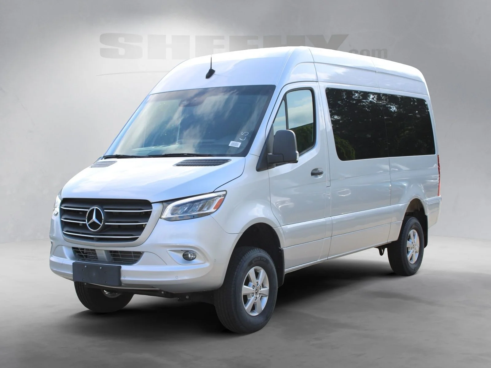 Used 2022  Mercedes-Benz Crew 144 WB image 12