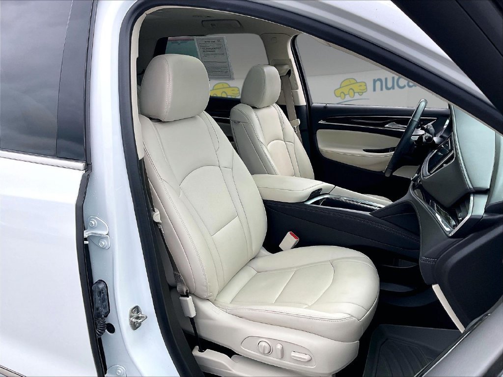 Used 2023 Summit White Buick Essence image 10