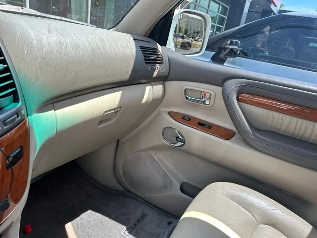 Used 2007 White Lexus 470 image 22