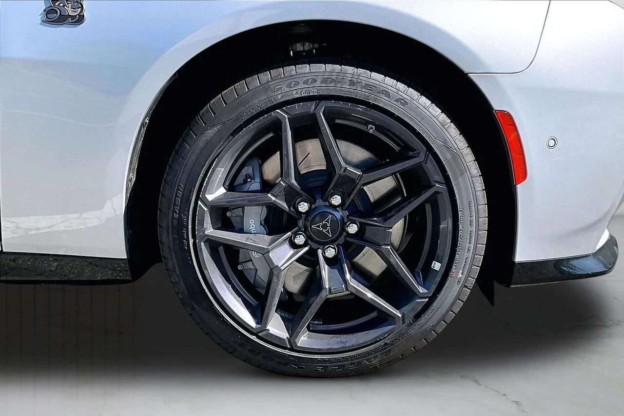 New 2026 Triple Nickel Exterior Paint Dodge R/T Scat Pack image 32
