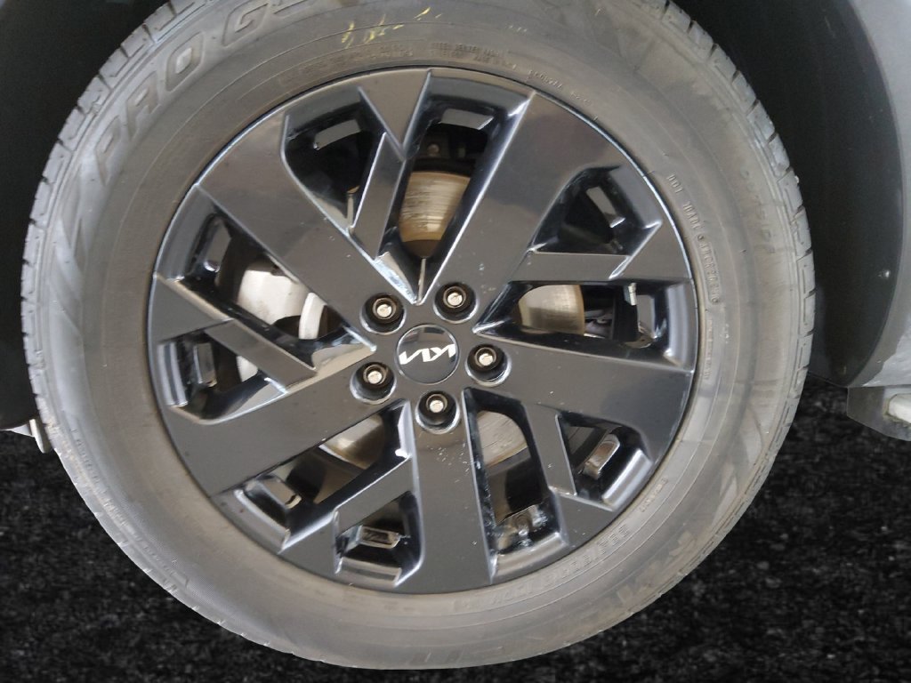 Used 2022 Green Kia S image 26