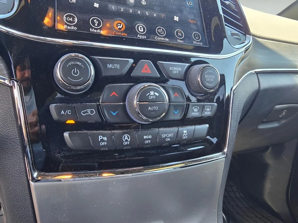 Used 2019 Bright White Clearcoat Jeep Limited image 21