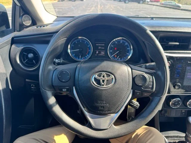 Used 2017 White Toyota L image 17