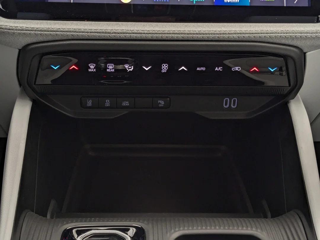 New 2026 White Jeep Laredo - - 4x4 - Mopar Interior Protection Pkg - Customer Preferred Pkg 23F & More! image 24