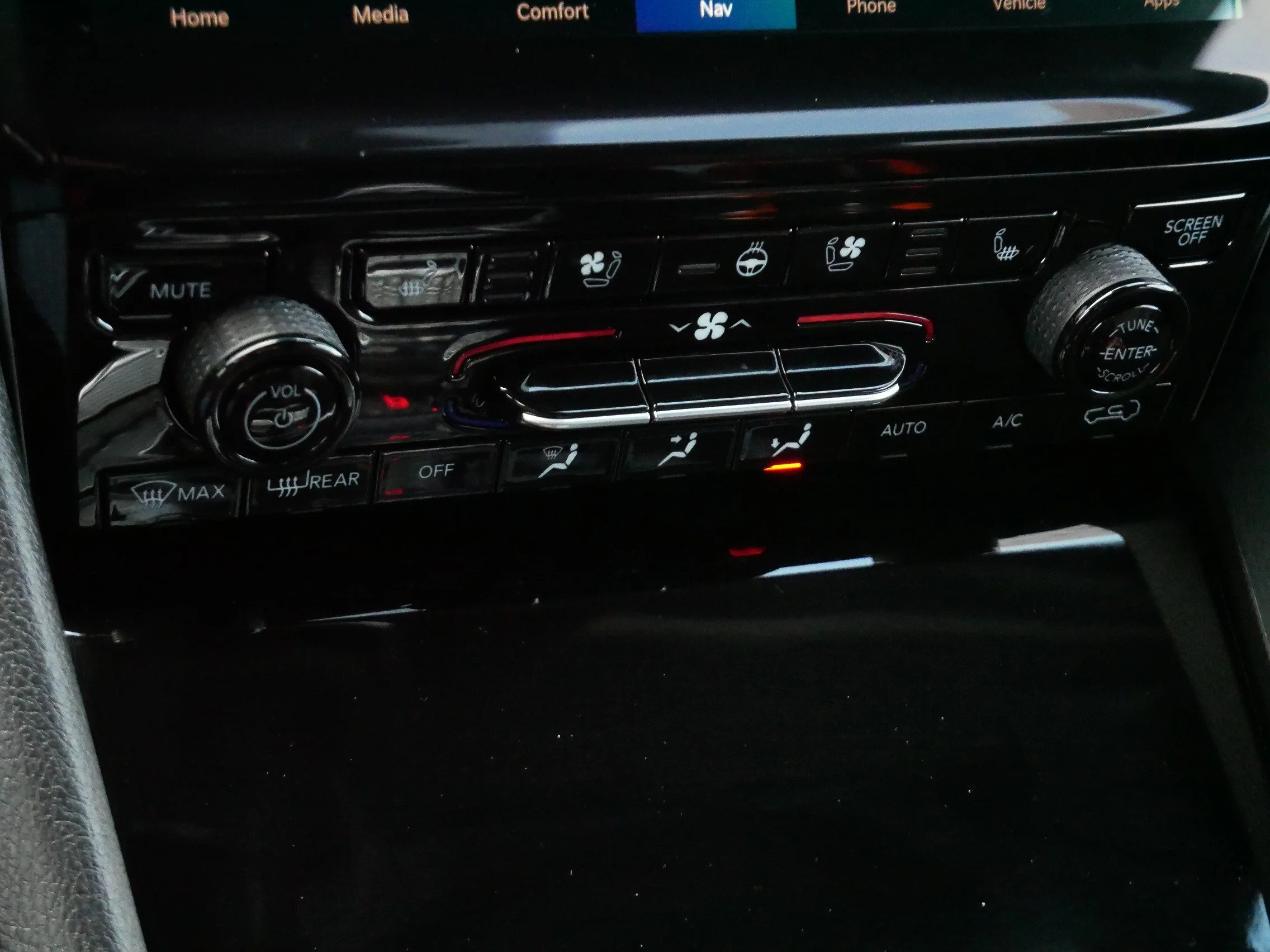 Used 2025 Diamond Black Crystal Pearlcoat Jeep  image 23