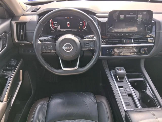 Used 2023 White Nissan Platinum image 6