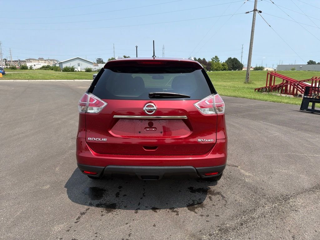 Used 2015 Cayenne Red Nissan SV image 6
