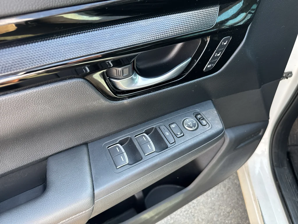 Used 2024 White Honda EX-L image 10