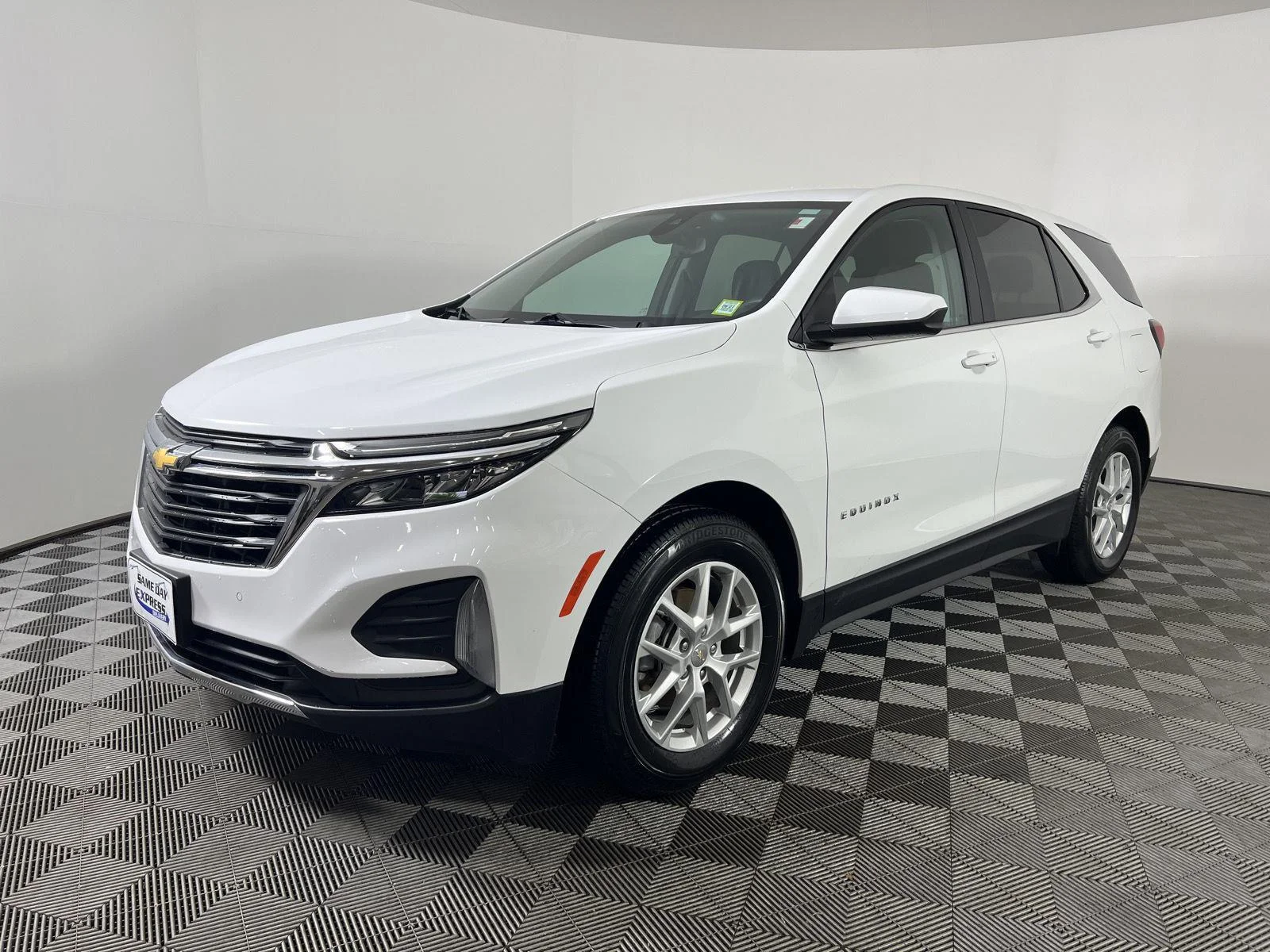 Used 2024 Summit White Chevrolet LT image 25