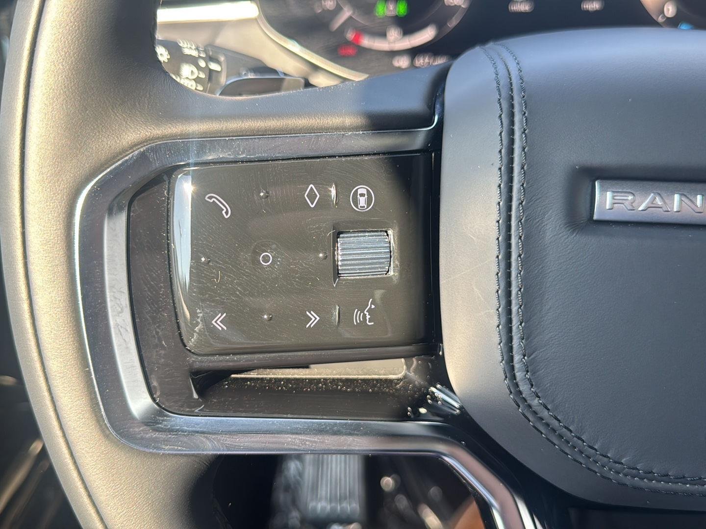 New 2027 Santorini Black Land Rover SE image 24