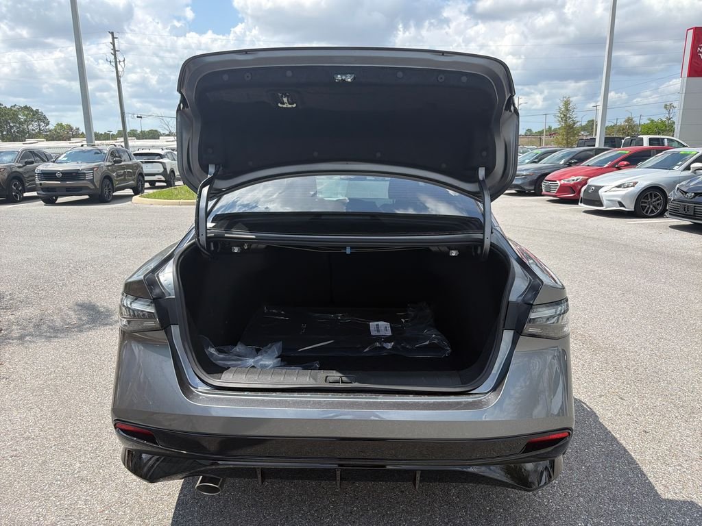 New 2026 Nissan Sentra SR 4D Sedan