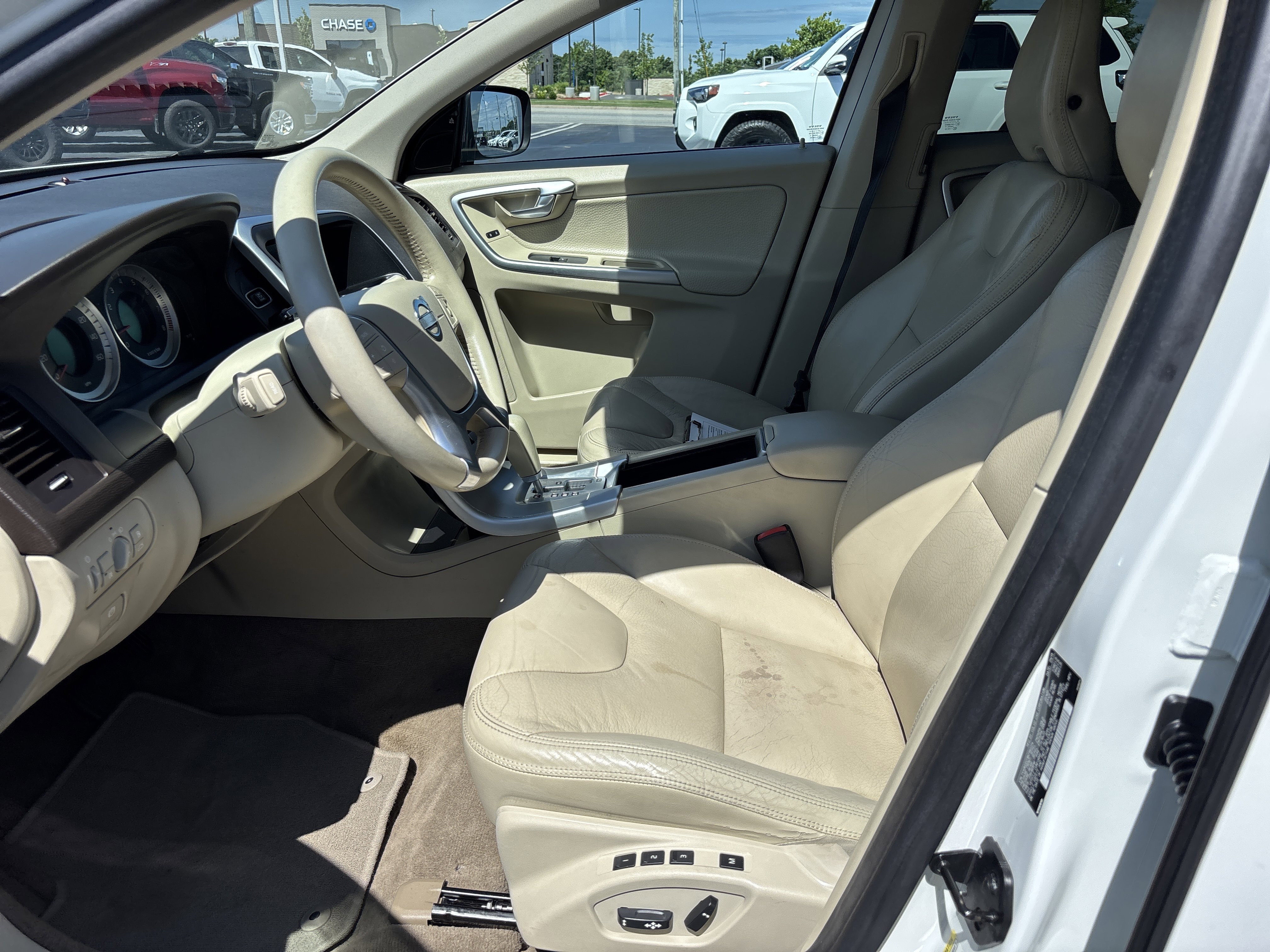 Used 2011 Ice White Volvo 3.0T AWD image 15