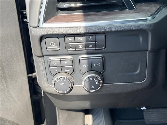 Used 2025 Black Chevrolet LT image 26