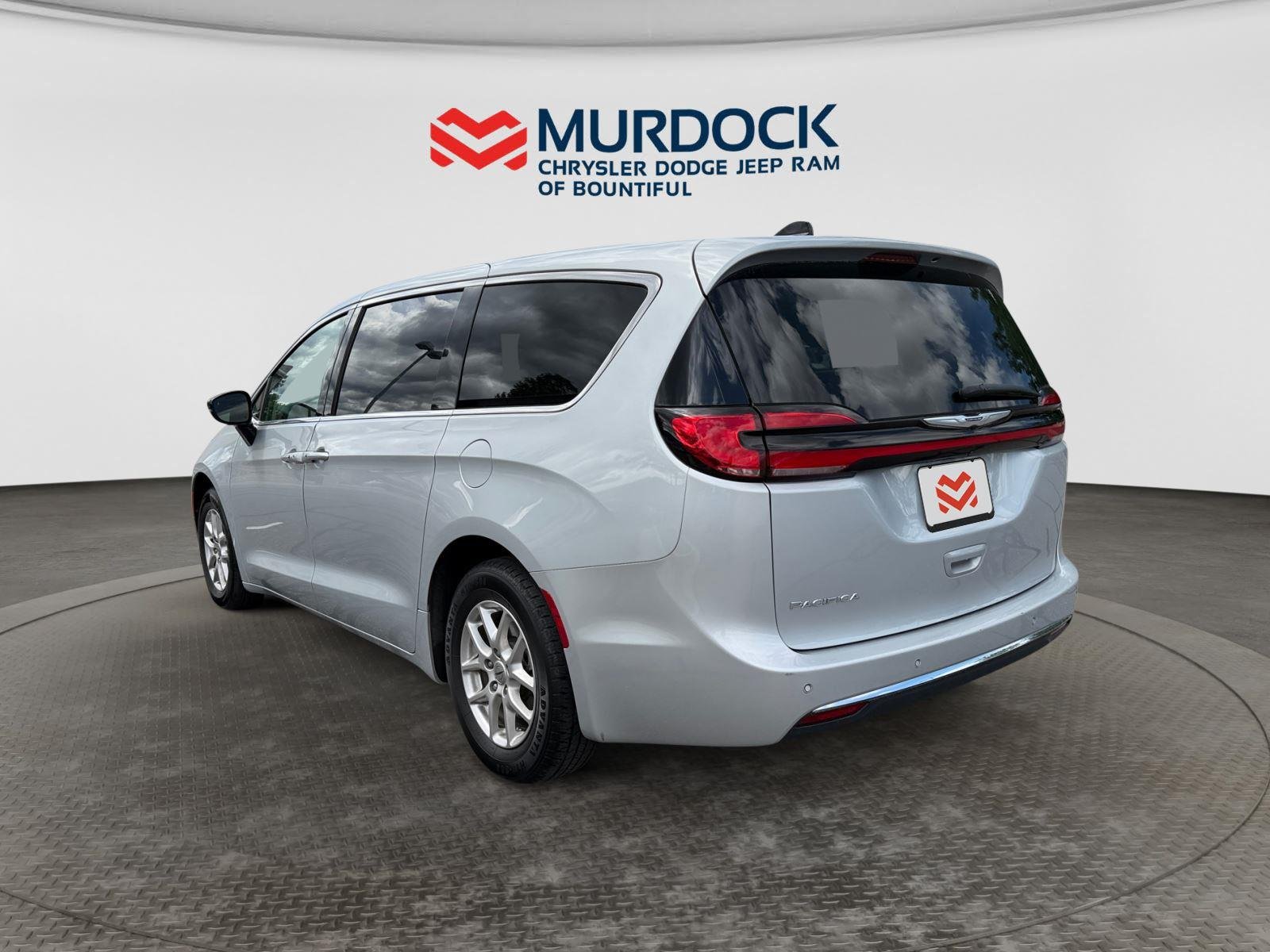 Used 2024 Silver Mist Clearcoat Chrysler Touring L image 3