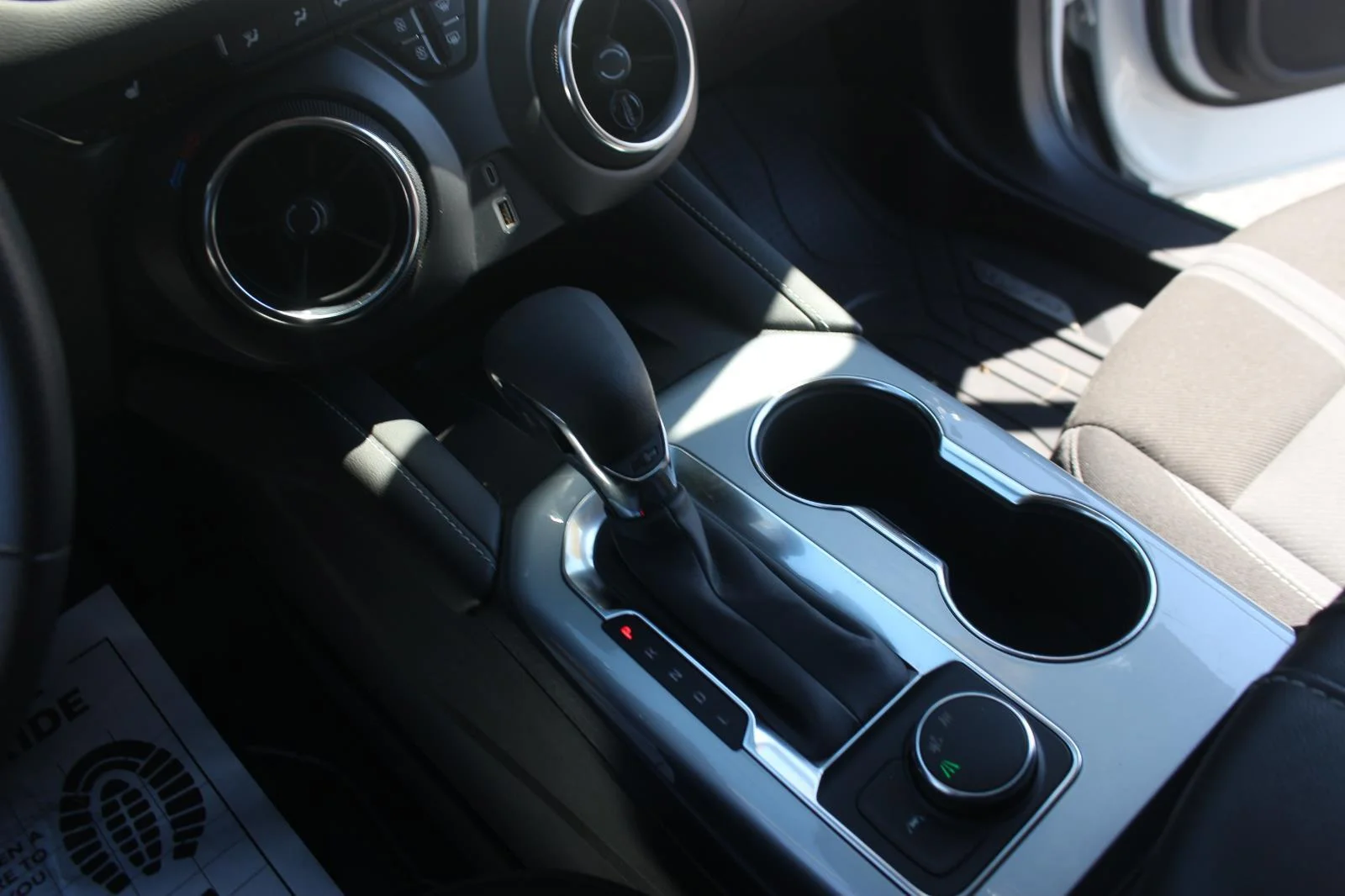 Used 2024 Summit White Chevrolet 2LT image 19