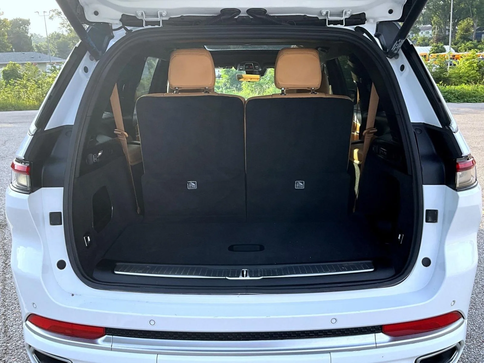 Used 2025 White Jeep Summit image 9