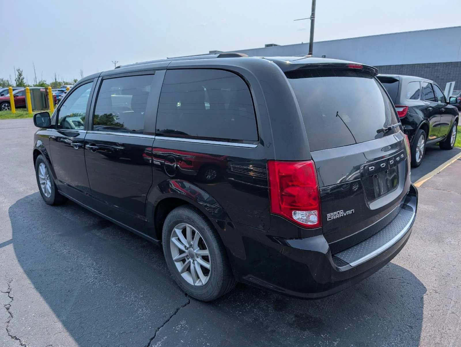 Used 2020 Black Onyx Crystal Pearlcoat Dodge SXT image 5