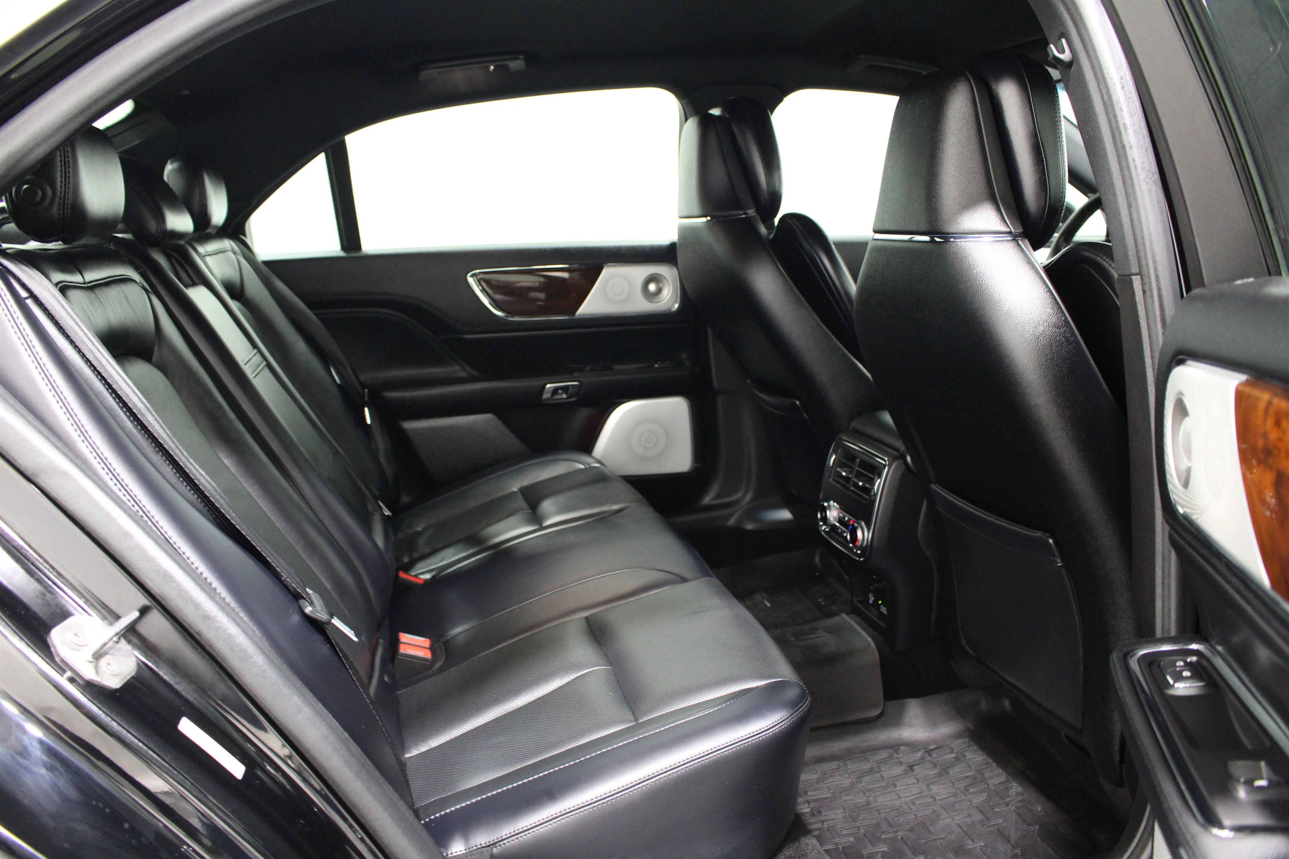 2018 Lincoln Continental Reserve - Photo 25