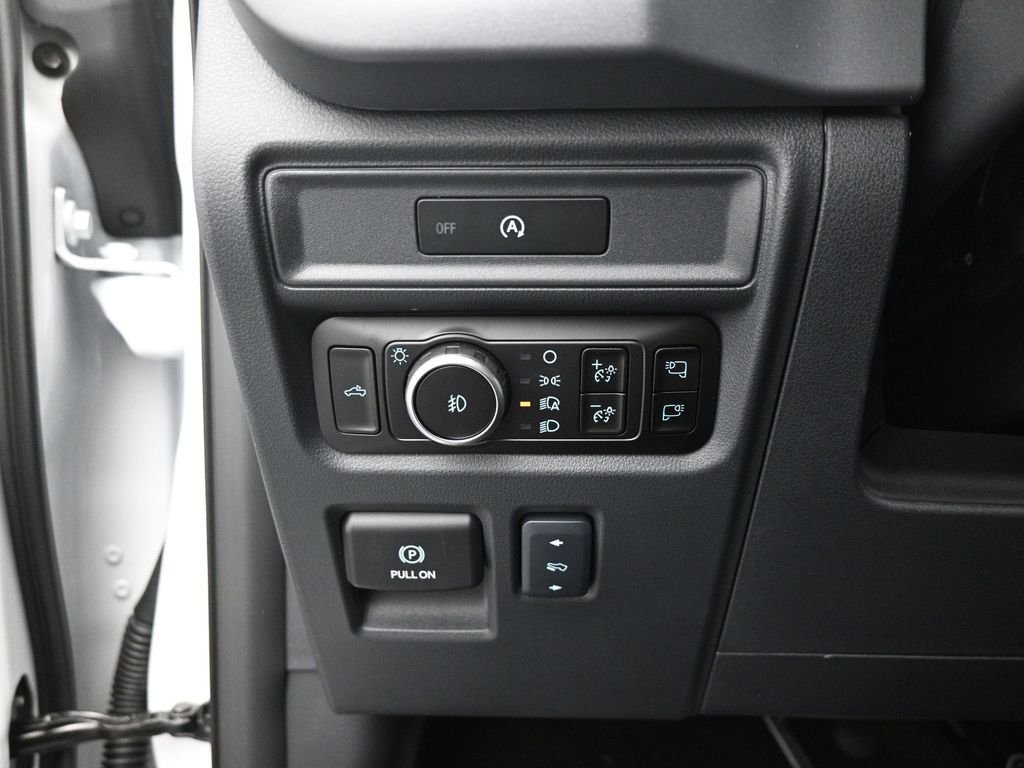 New 2025 Oxford White Ford XLT image 13