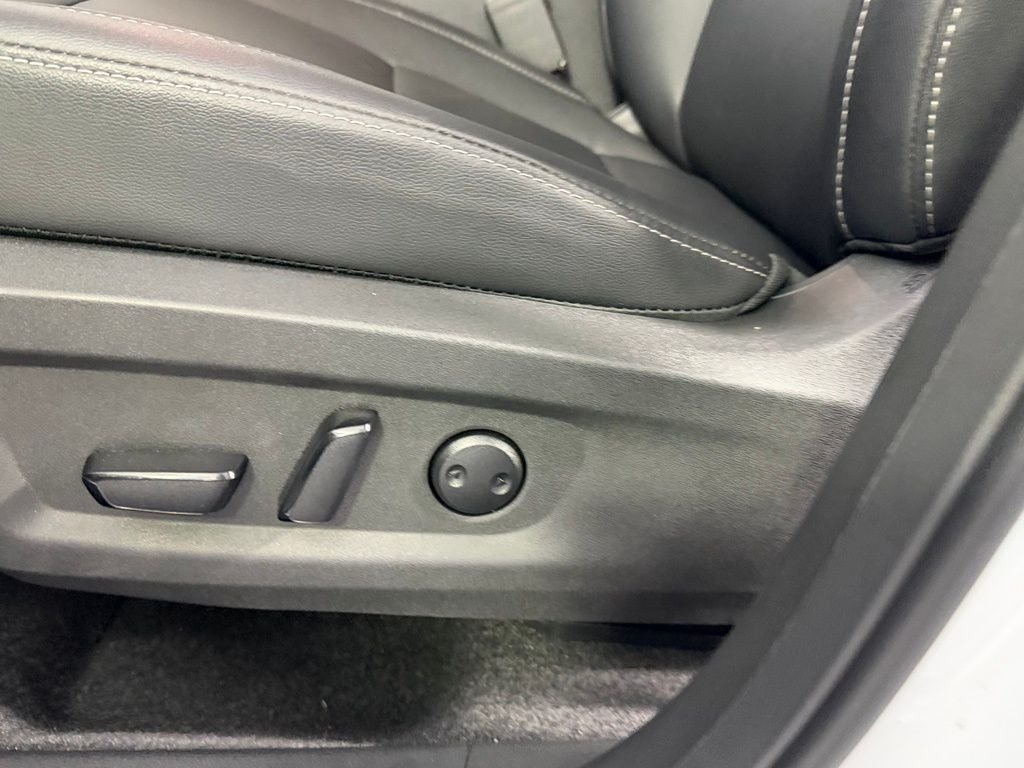 Used 2025 White Nissan SV image 25