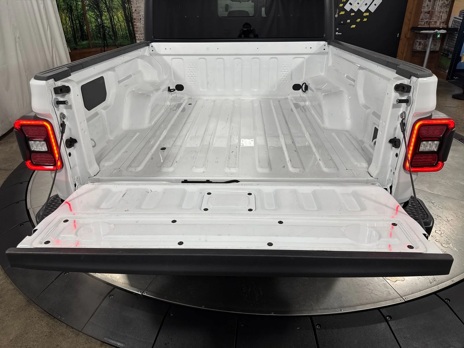 Used 2026 Bright White Clearcoat Jeep Mojave image 26