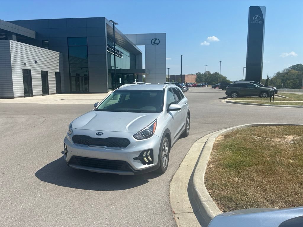 Used 2020 Silky Silver Kia LX image 22