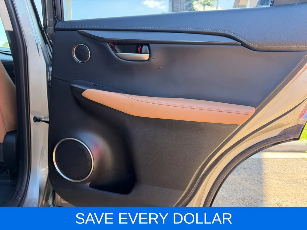 Used 2015  Lexus 200t image 18