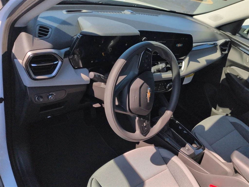 New 2026 Summit White Chevrolet LT image 34