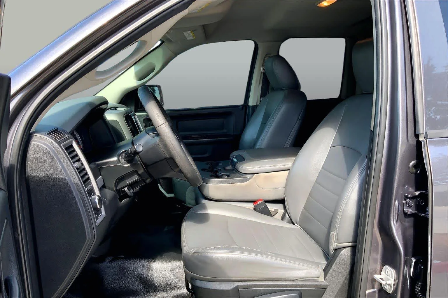 Used 2018 Granite Crystal Metallic Clearcoat Ram Tradesman image 8