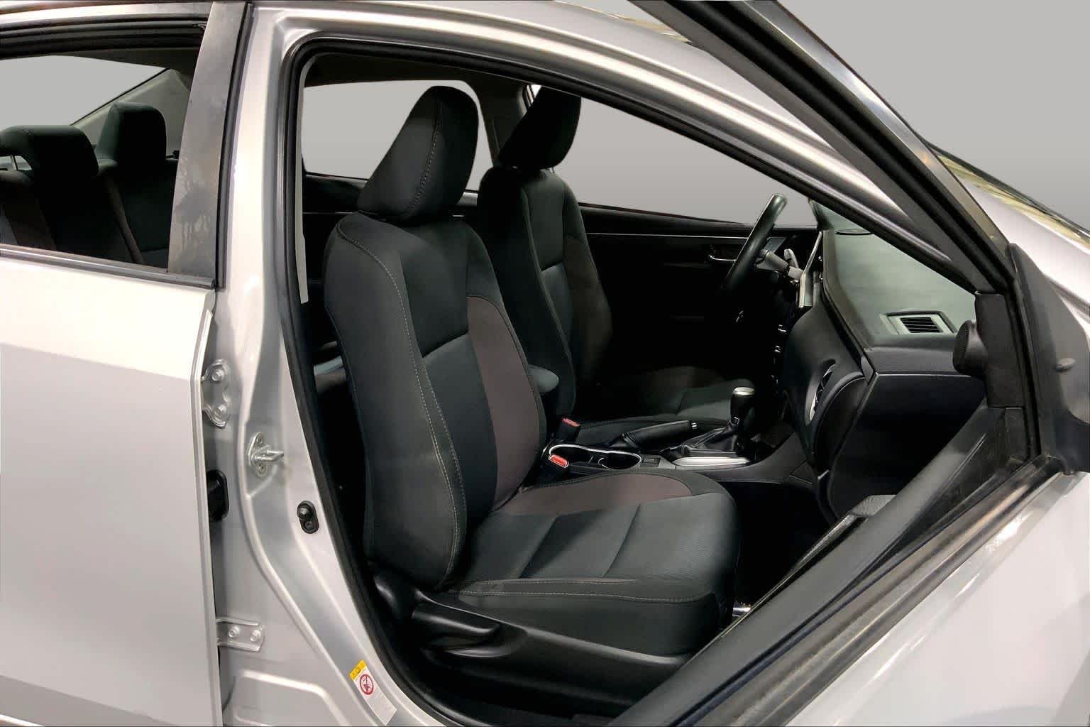 Used 2017 Classic Silver Metallic Toyota LE image 9