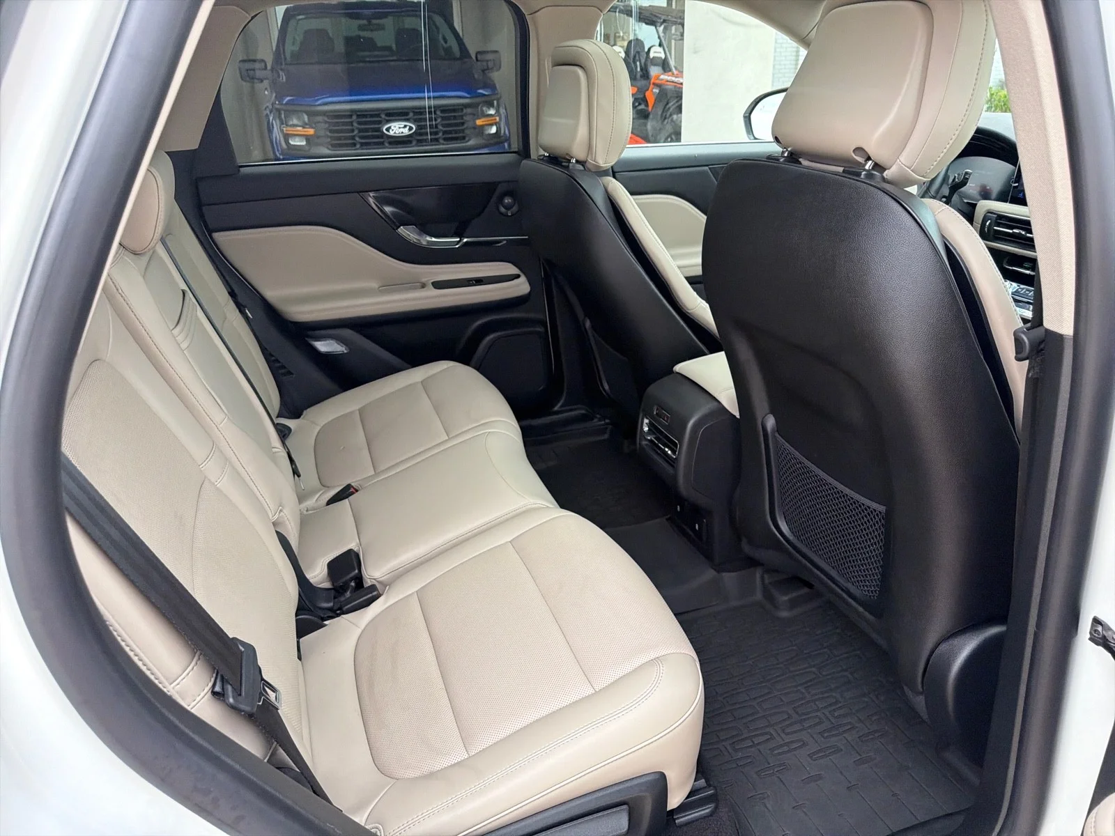 Used 2025 Pristine White Lincoln Grand Touring image 13