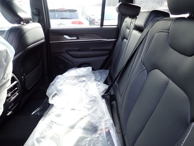 New 2025 Silver Zynith Exterior Paint Jeep Limited image 13