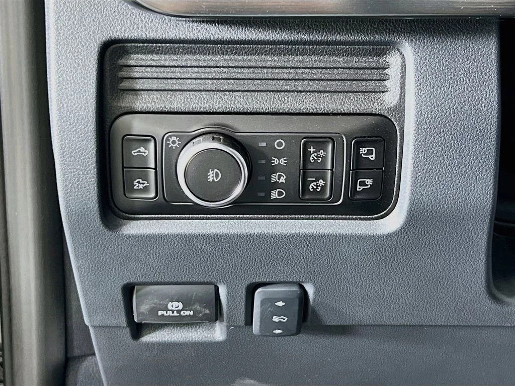 New 2026 Carbonized Gray Metallic Ford Lariat image 19