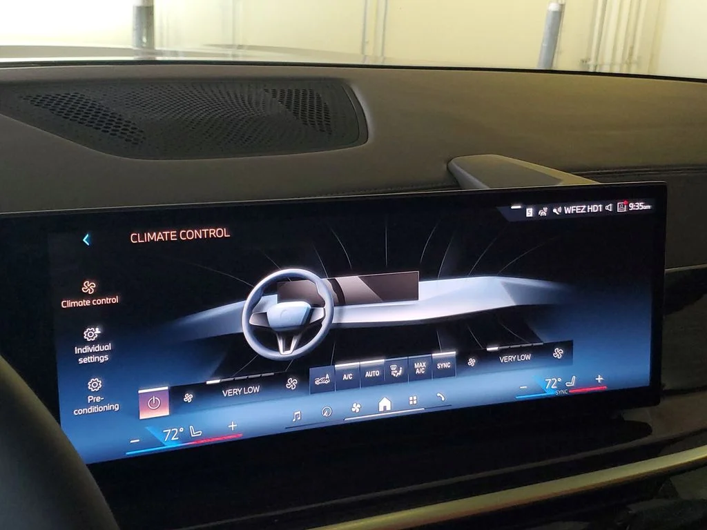 Used 2026 Black BMW sDrive40i image 21