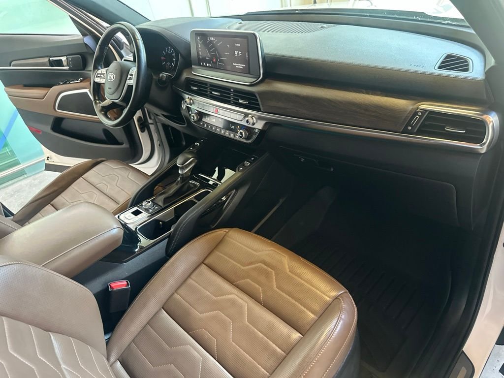Used 2021 White Kia SX image 36
