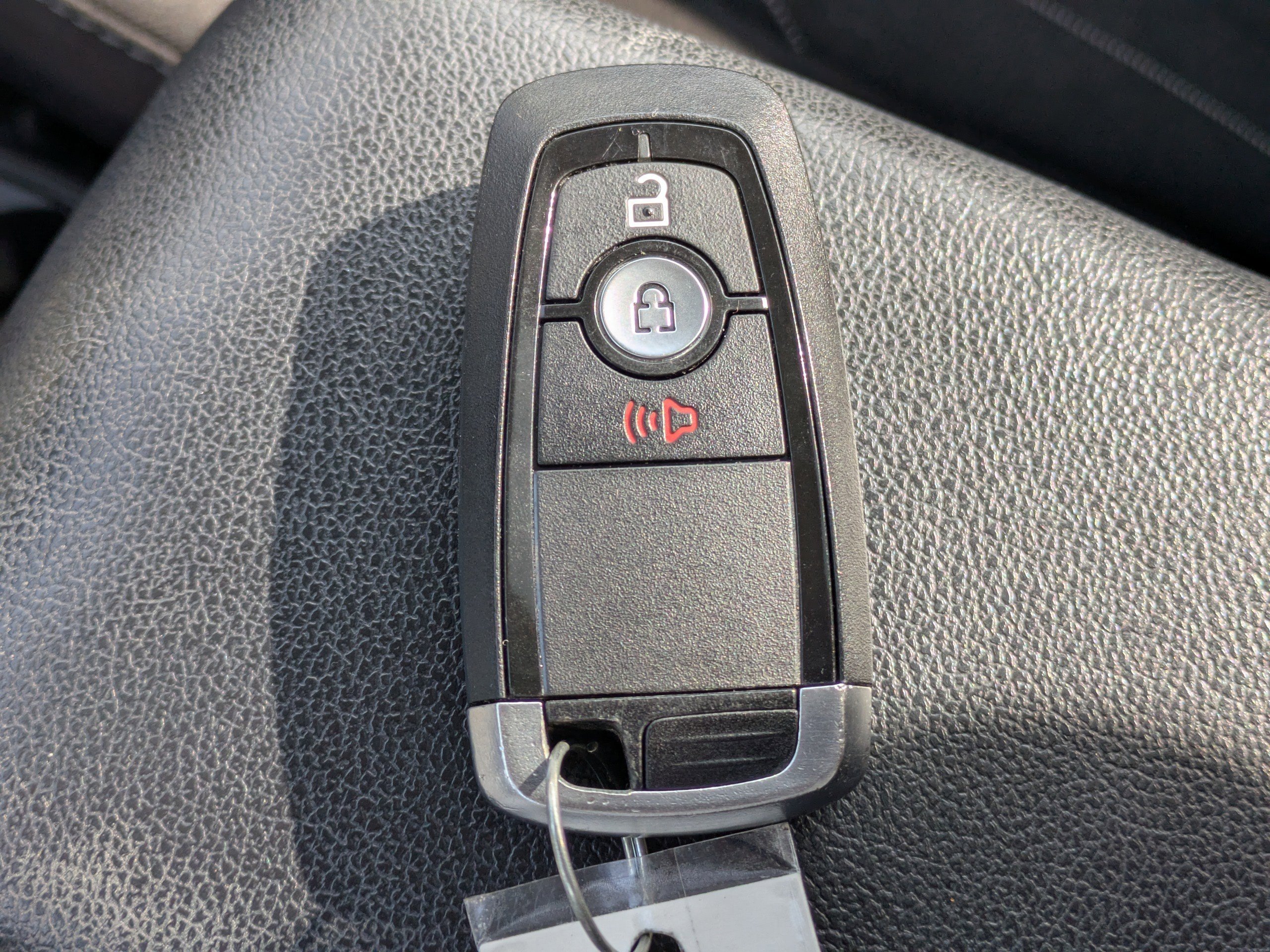 Used 2019 Smoke Metallic Ford SE image 31