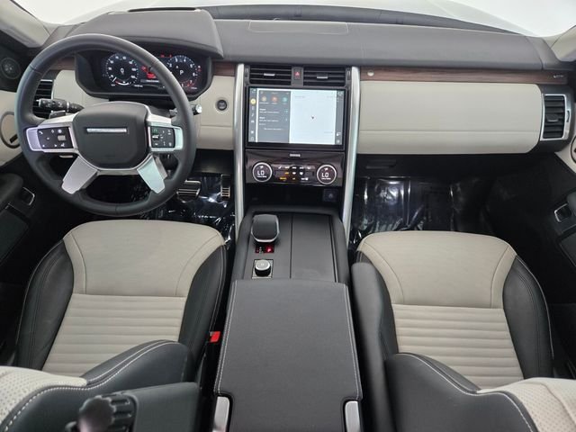 Certified Used 2025 Black Land Rover Dynamic SE image 4
