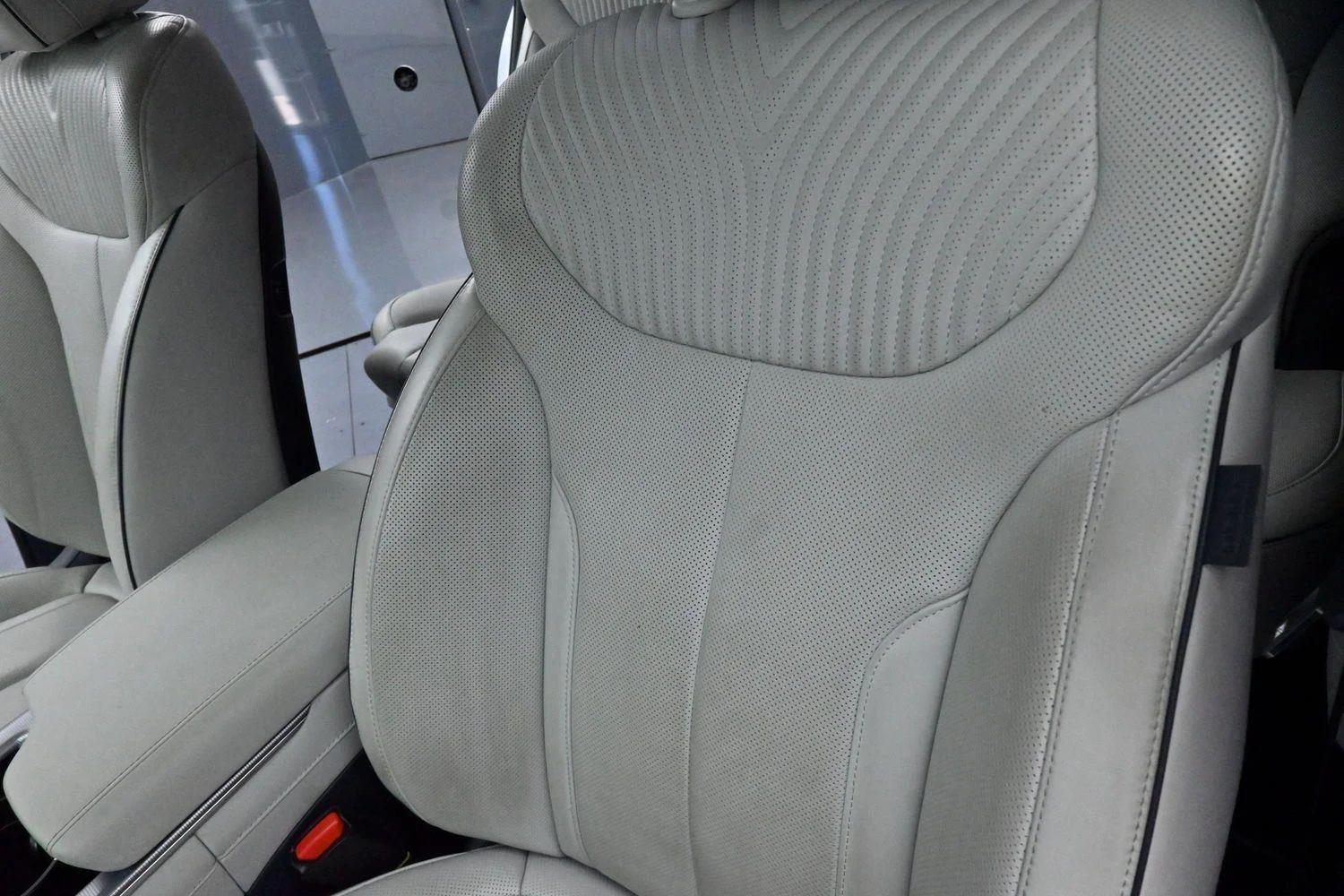 Used 2024 Hyper White Hyundai Calligraphy image 17