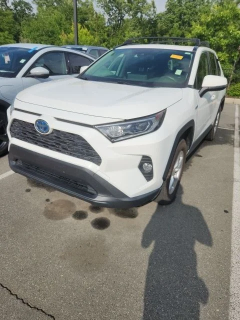 Used 2020 White Toyota XLE image 1