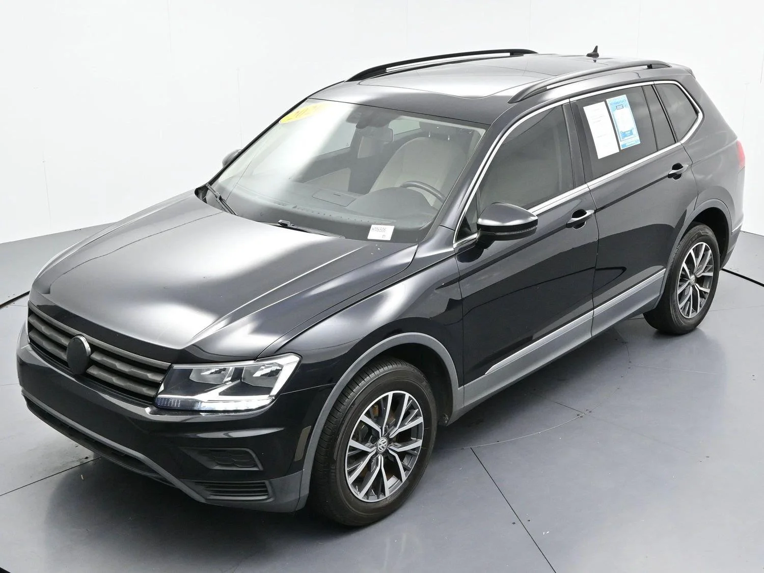 Used 2020 Deep Black Pearl Volkswagen SE image 39