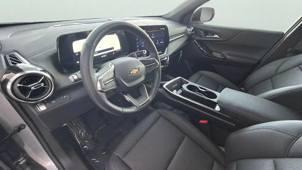 Used 2025 Sterling Gray Metallic Chevrolet LT image 18