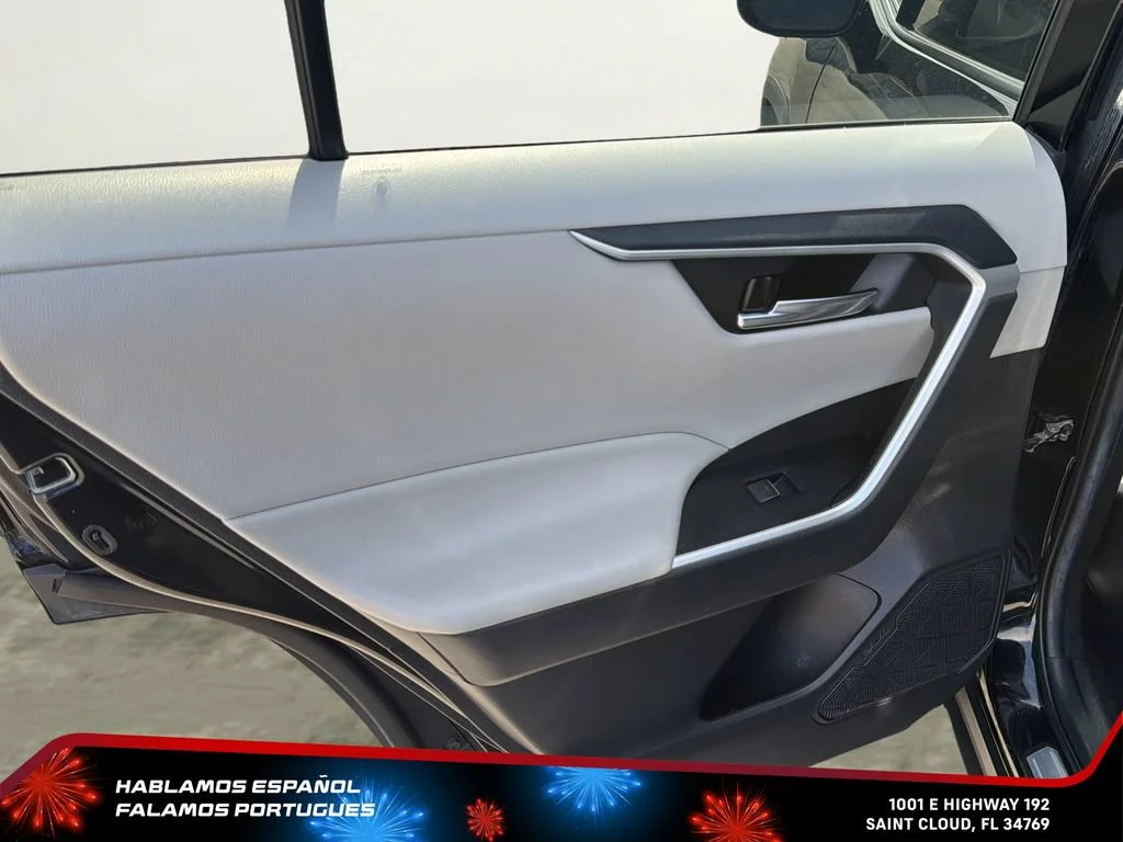 Used 2022 Black Toyota XLE Premium image 21