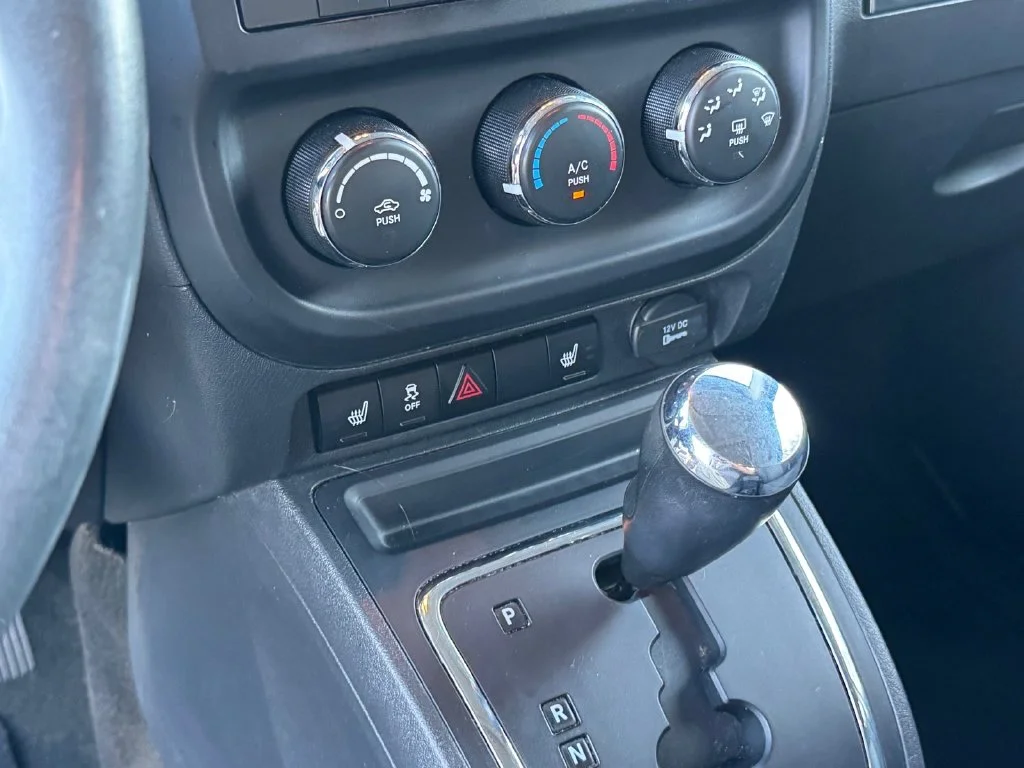 Used 2016 Gray Jeep Latitude image 22