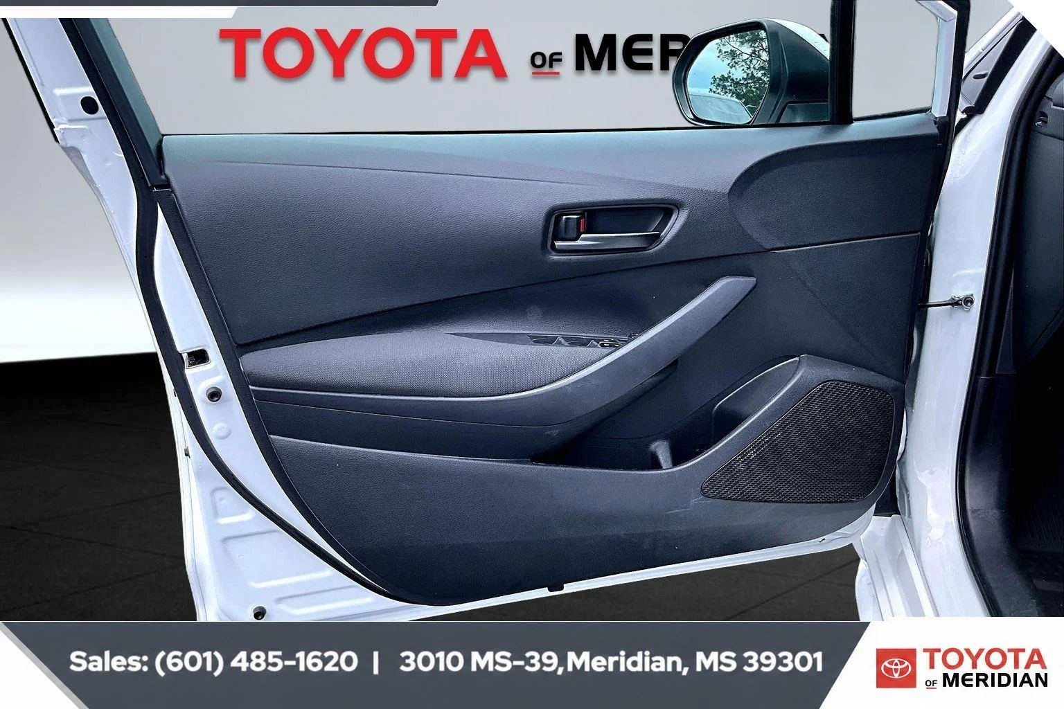 Used 2023 Ice Cap Toyota LE image 17