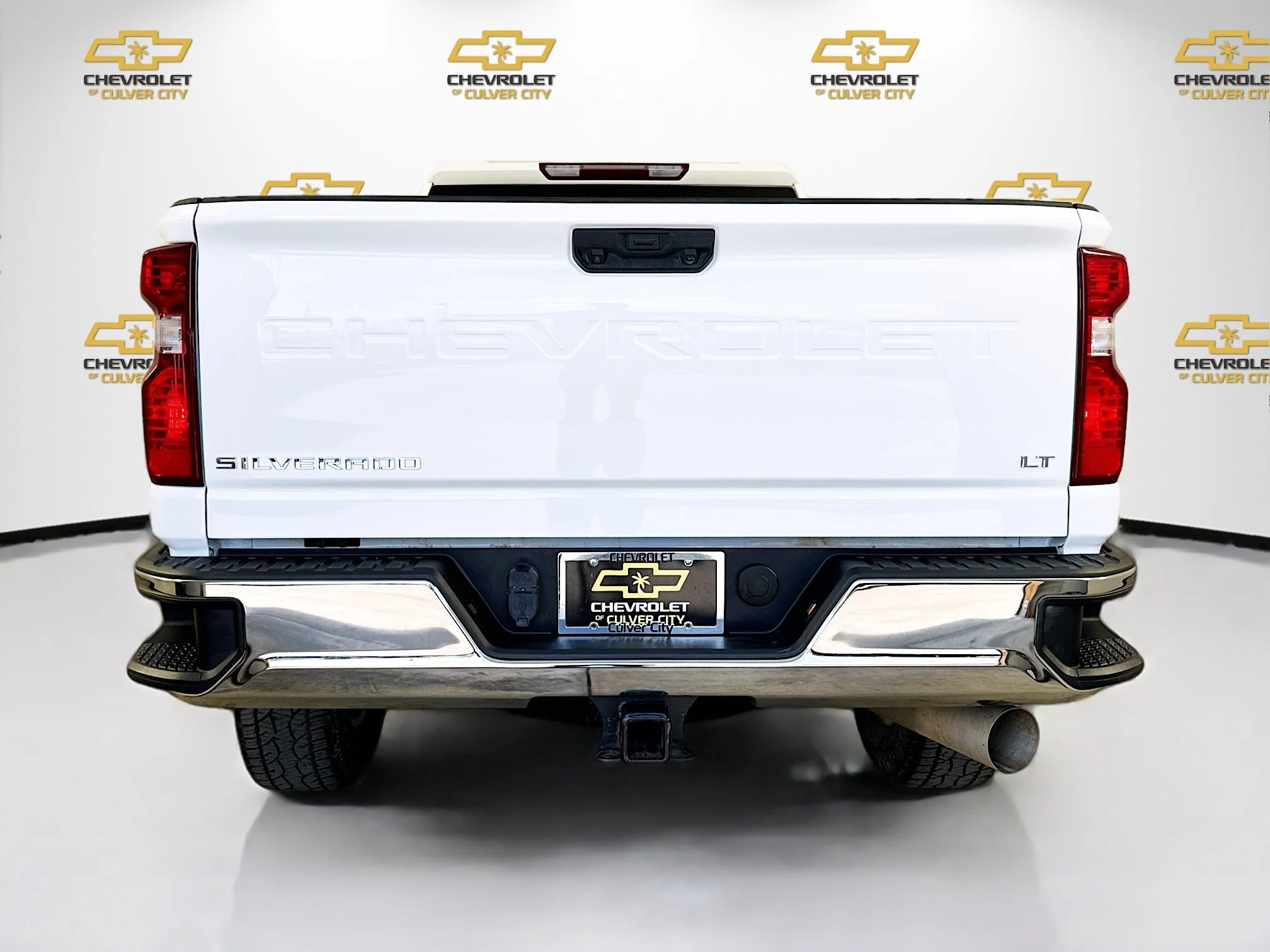 Used 2022 Summit White Chevrolet LT image 7