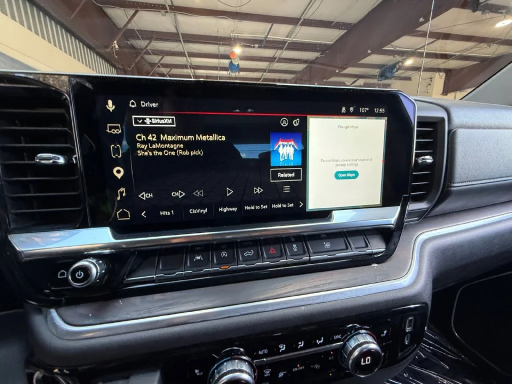 Used 2025 White GMC SLT image 20