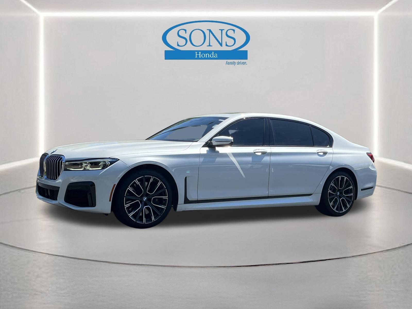 Used 2021 Mineral White Metallic BMW 750i xDrive image 25