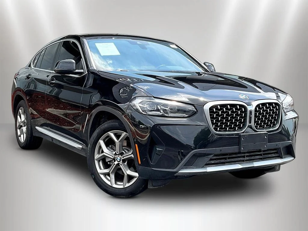 Used 2024 Black Sapphire Metallic BMW xDrive30i image 3