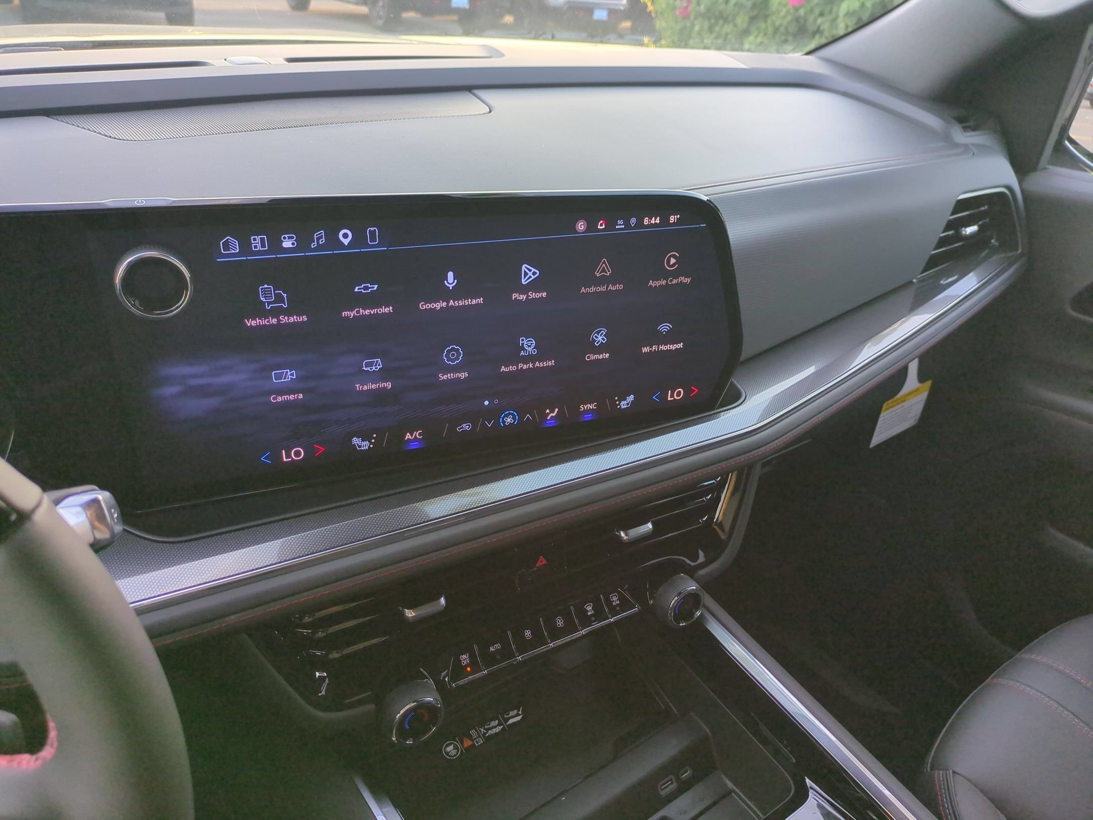 2026 Chevrolet Suburban RST - Photo 18