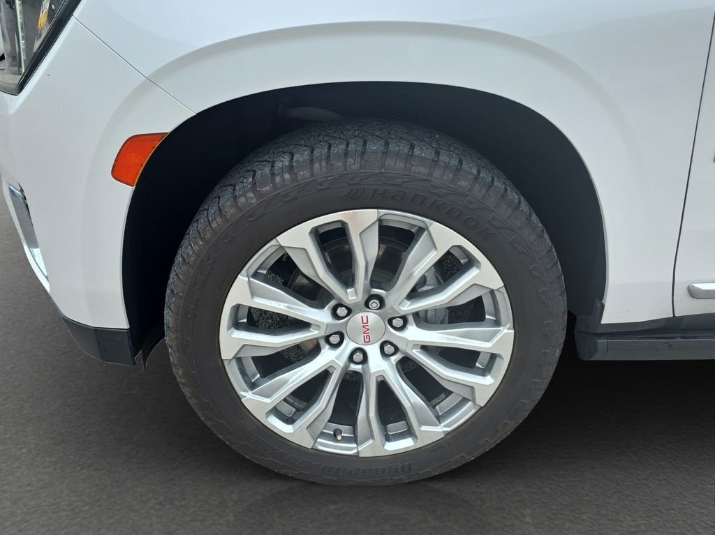Used 2022 White Frost Tricoat GMC Denali image 4